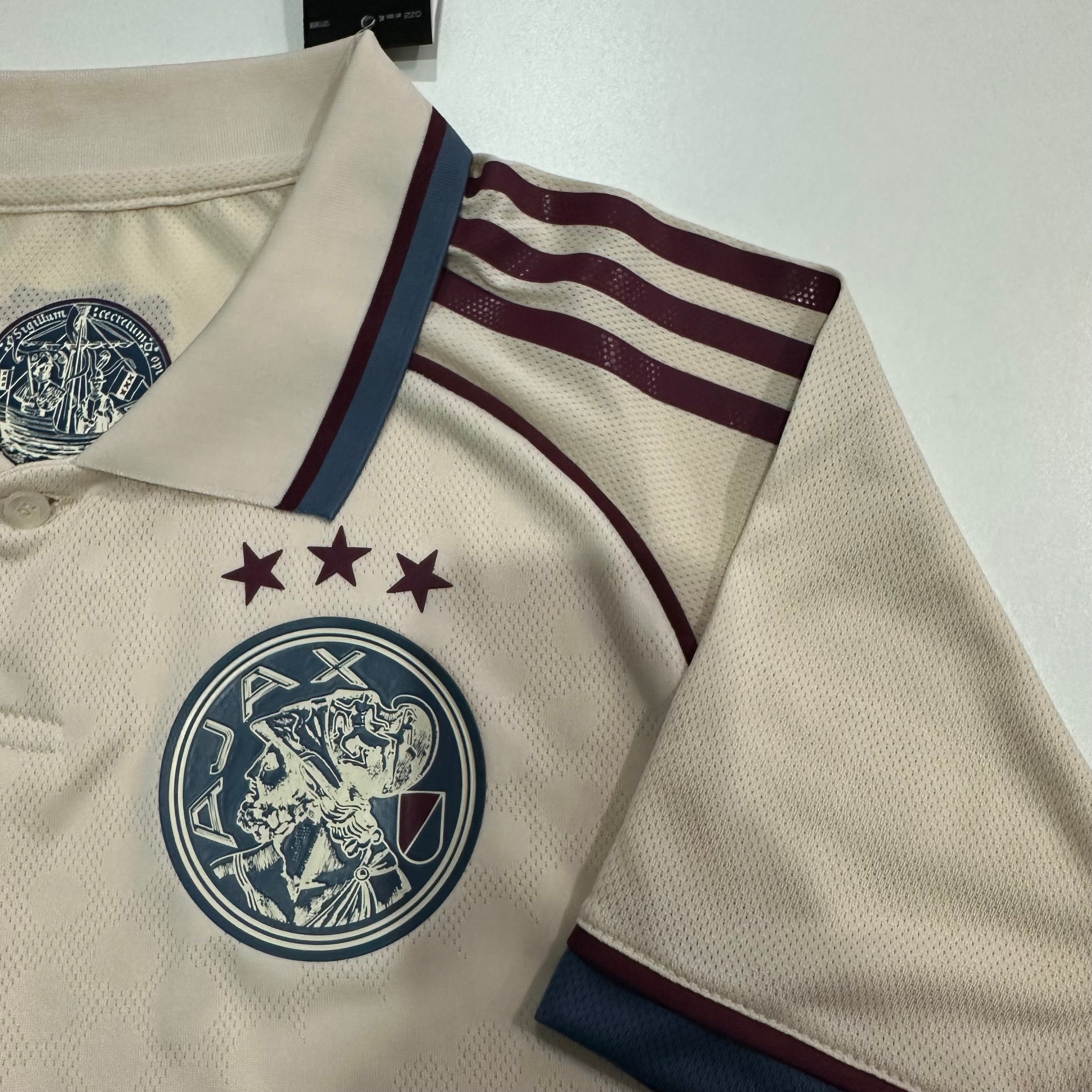 Ajax gostujući 25/26